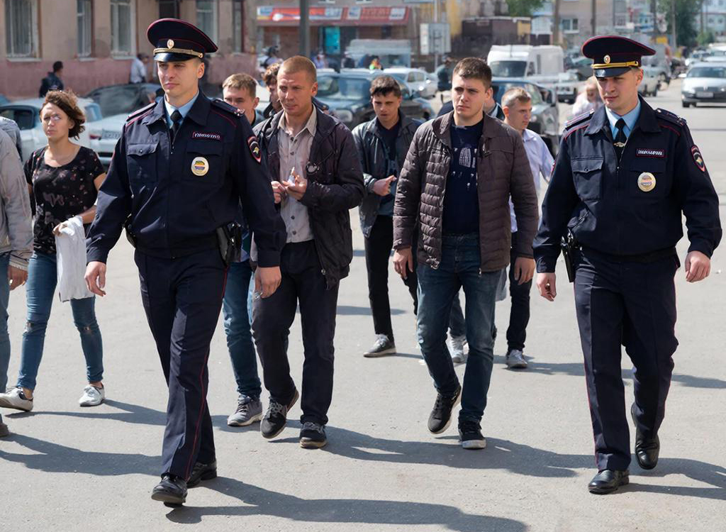 Полиция выдворяет мигрантов без суда